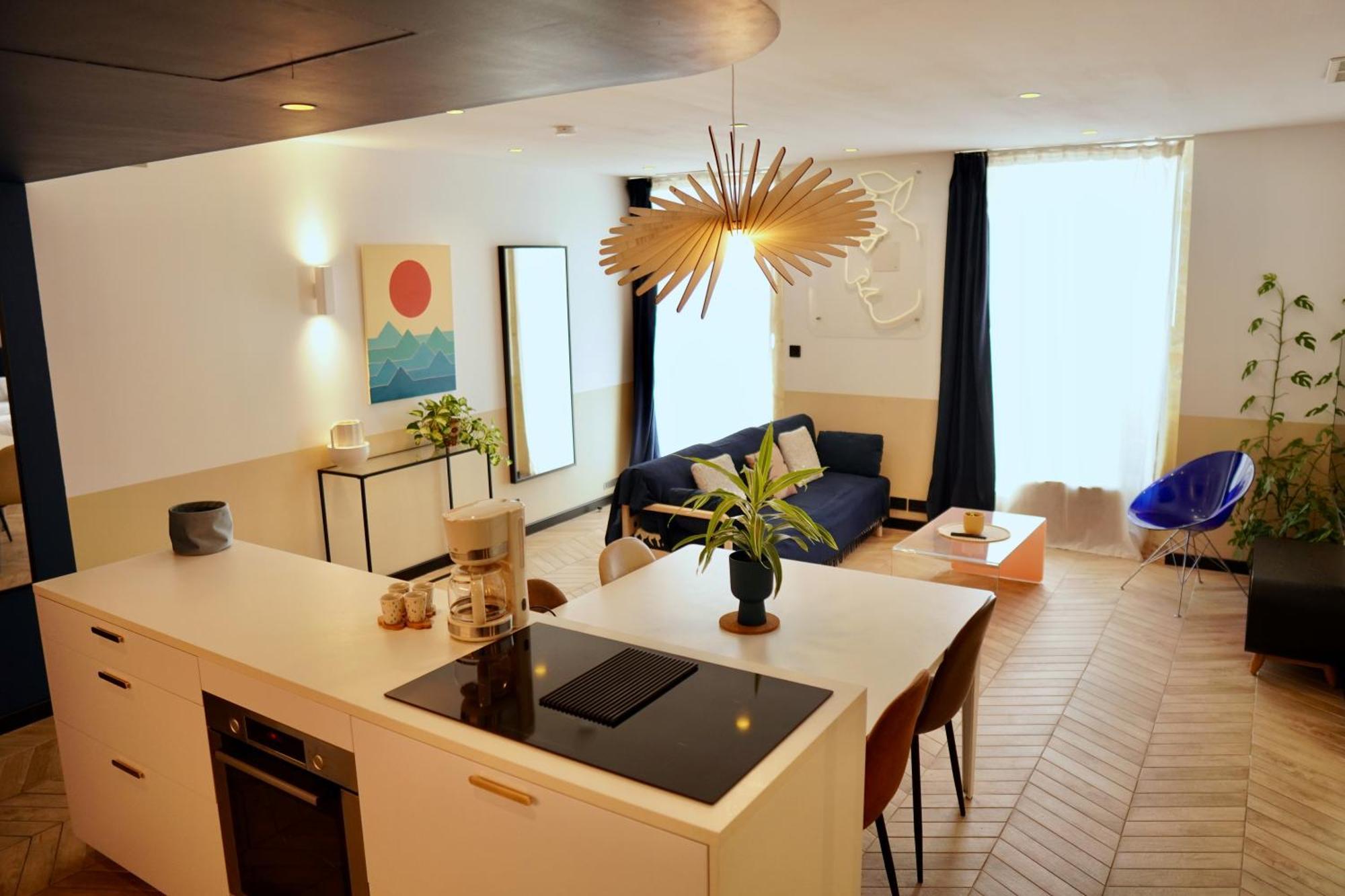 Roma Divine Home Cinema Et Jardin ニーム エクステリア 写真