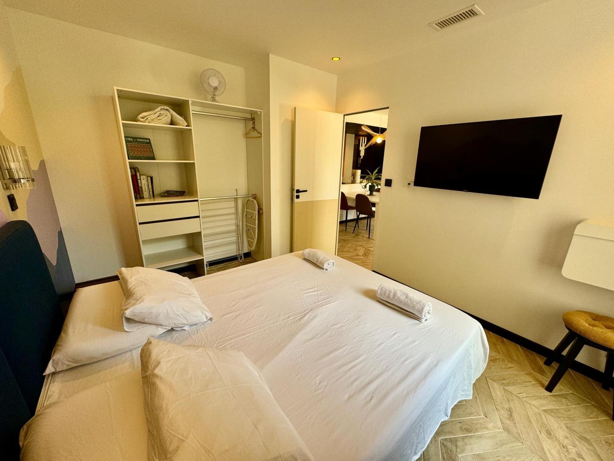 Roma Divine Home Cinema Et Jardin ニーム エクステリア 写真